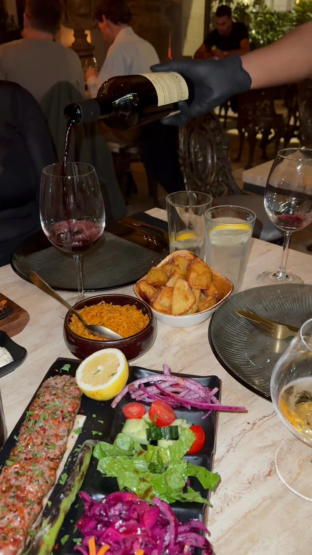 Video review of Sheesh Mayfair by TableConfidential