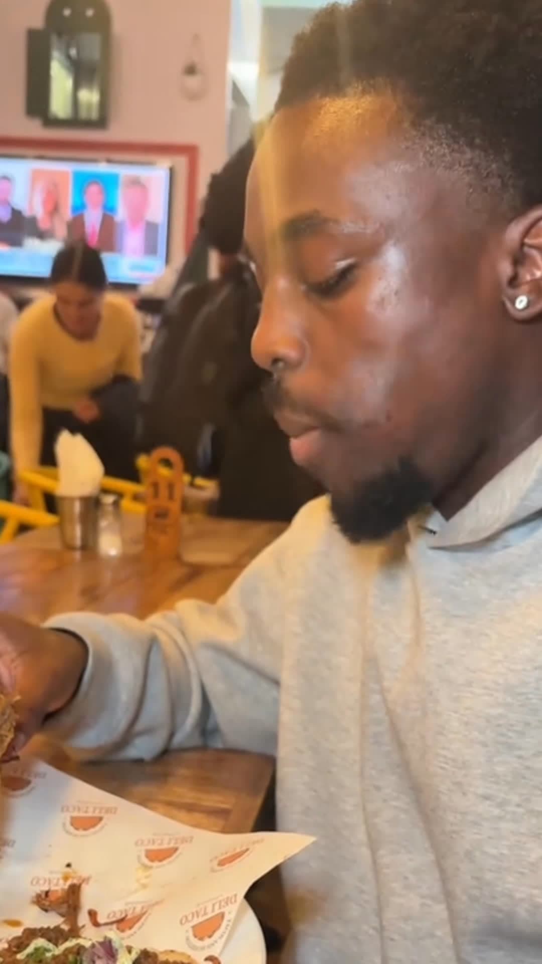 Video review of Donde Carlos by JJ