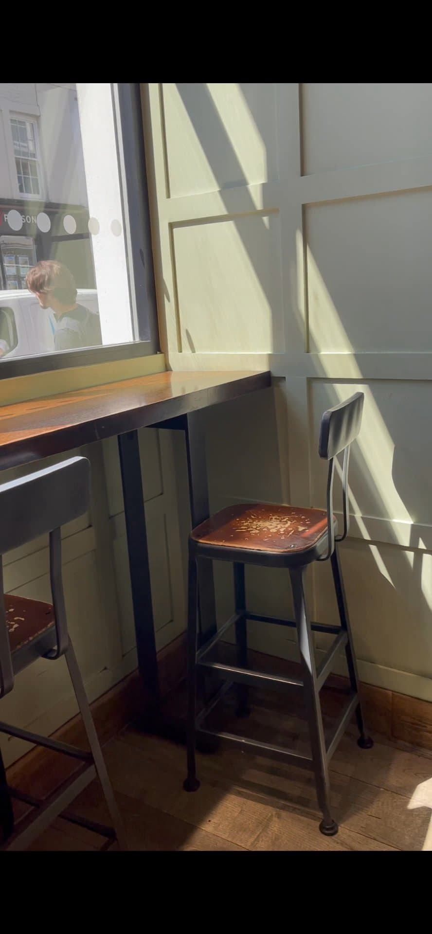 Video review of Starbucks Coffee by Adventurer in London