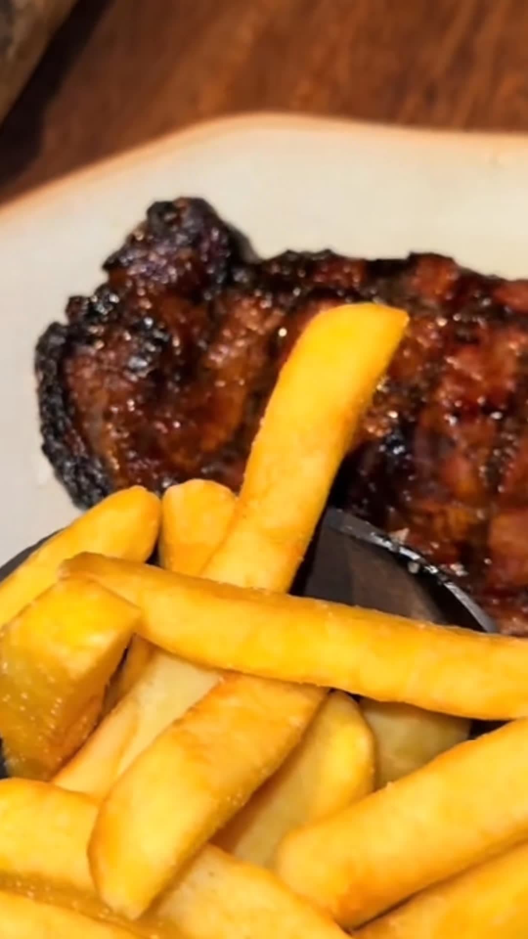Video review of The Meat & Wine Co Mayfair by RosaReviews