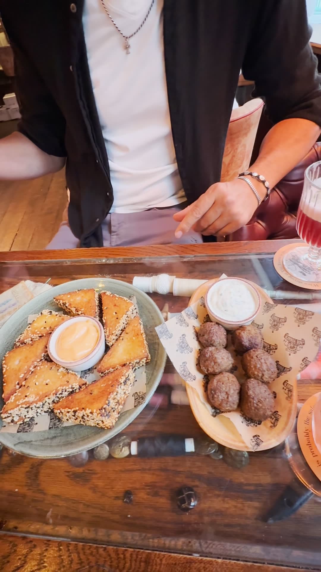 Video review of Mr Fogg's Hat Tavern by Melissa
