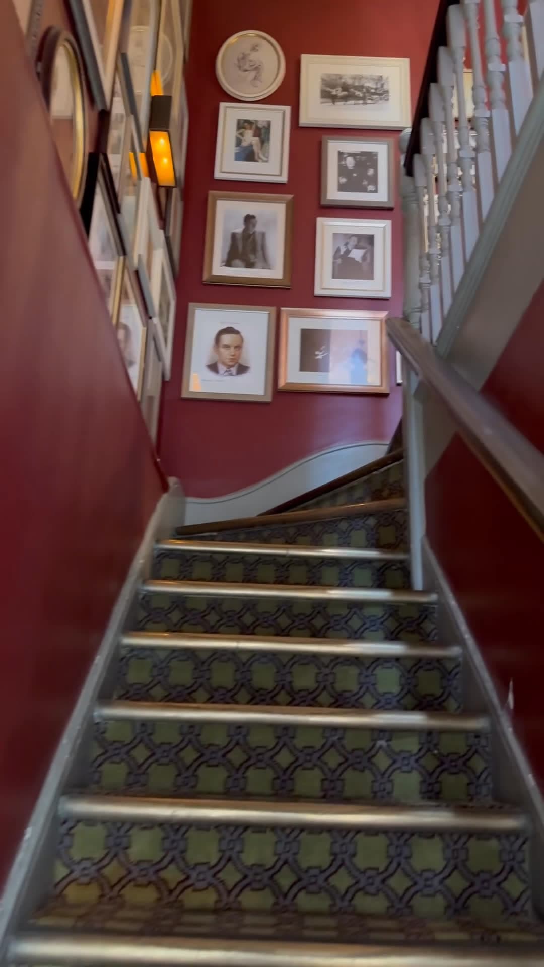 Video review of Fitzroy Tavern by Elena
