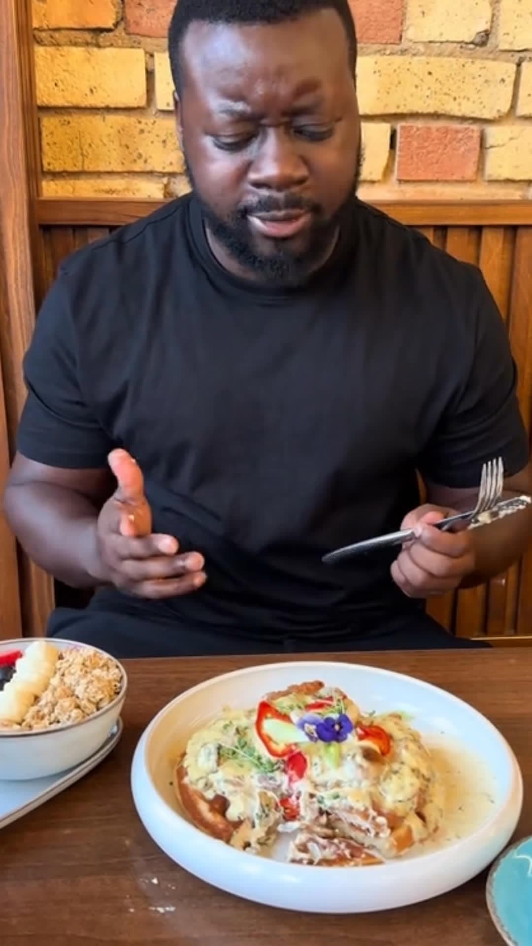 Video review of The breakfast club by HungryBelly