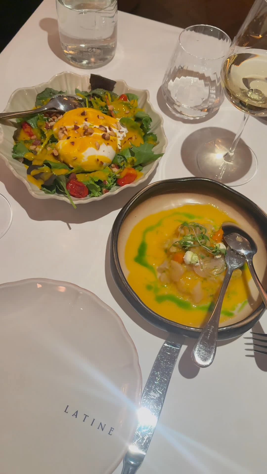 Video review of Latine Mayfair by TableConfidential