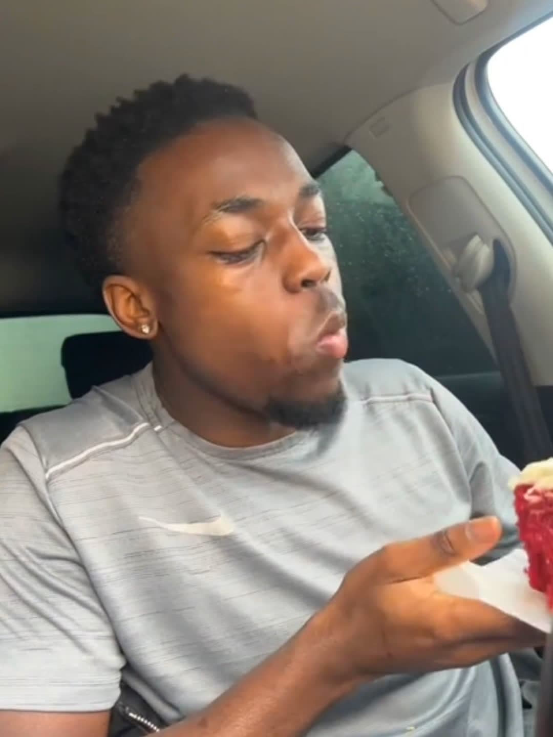Video review of Lincoln's Patisserie by JJ