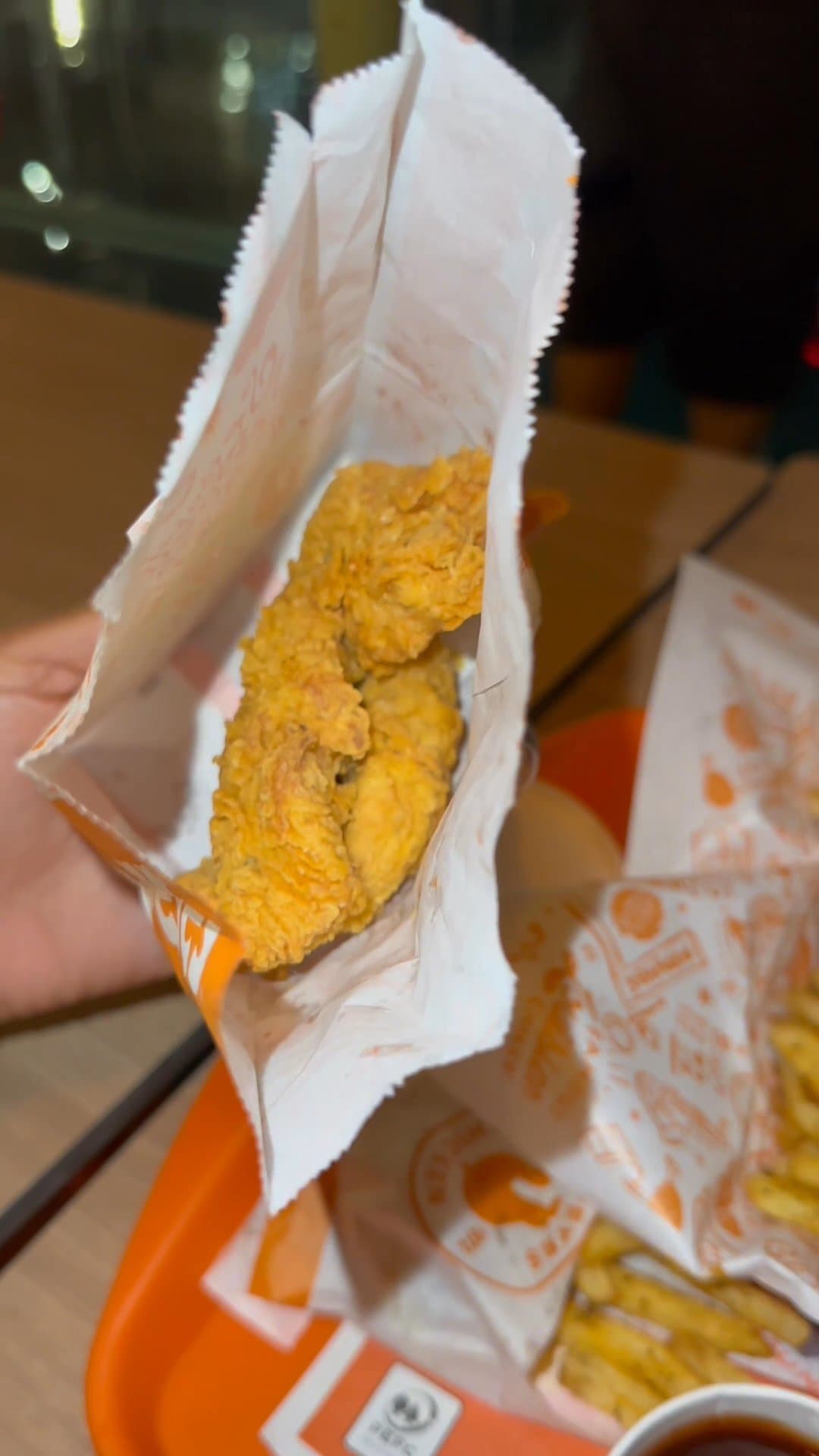 Video review of Popeyes Louisiana Chicken by RosaReviews