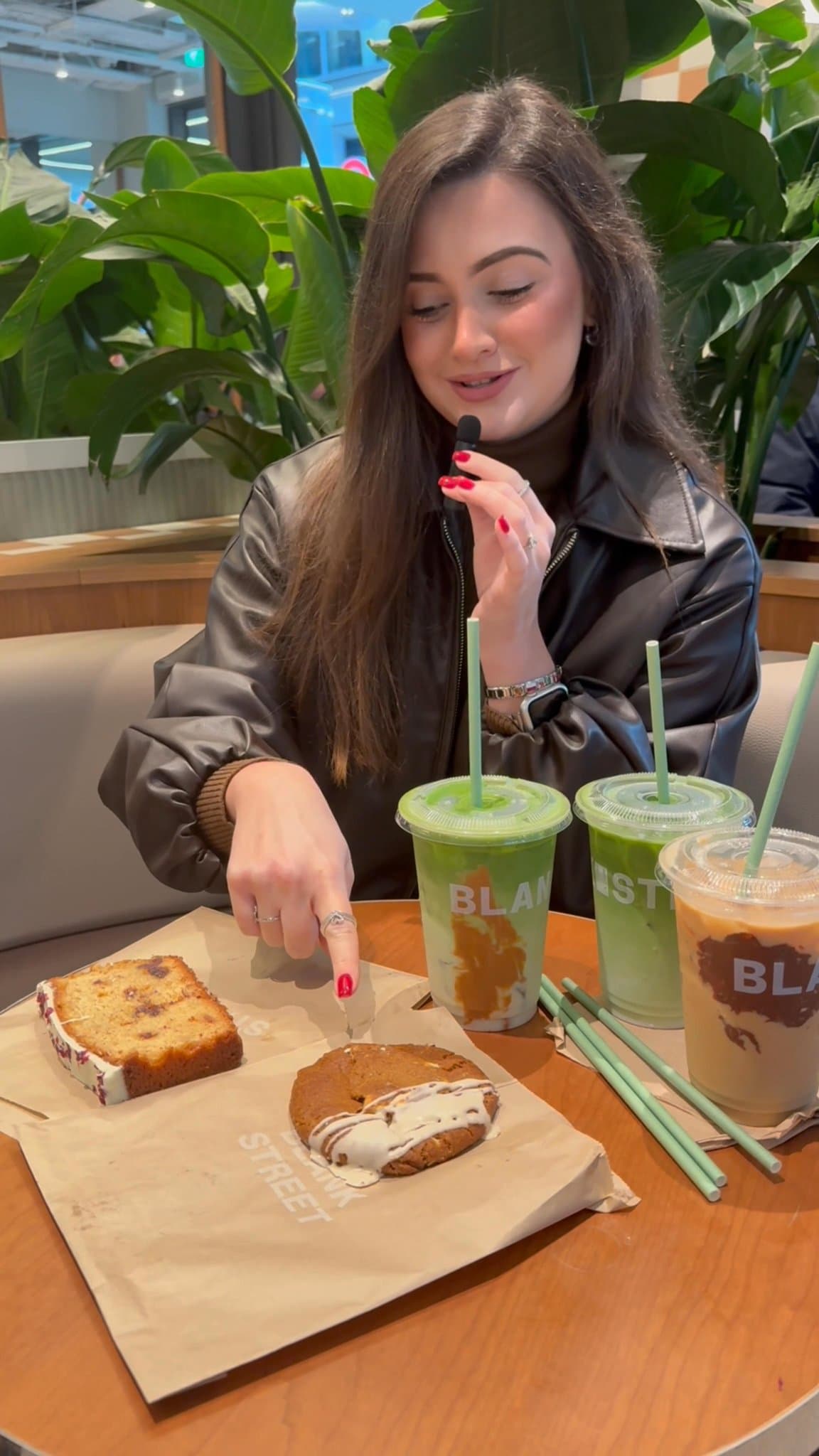 Video review of Blank Street Coffee by Kaya98