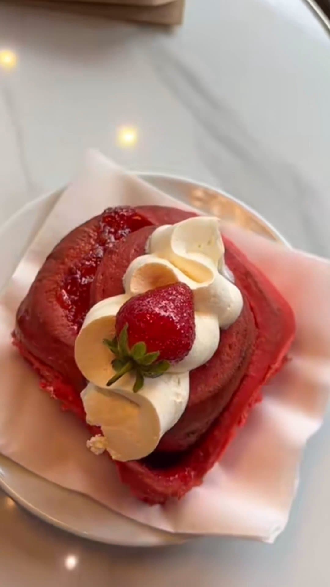 Video review of Isleworth Bakery by RosaReviews