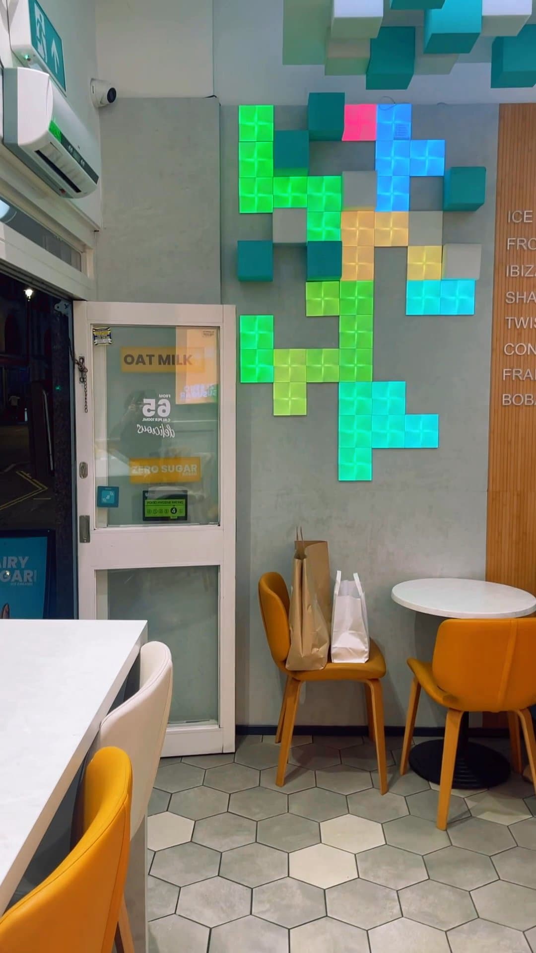 Video review of Yolé Desserts Shaftesbury Avenue by NordicGirl
