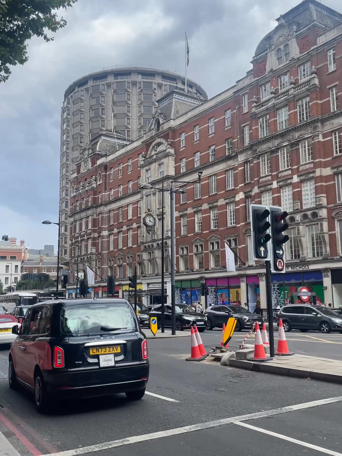 Video review of Starbucks Coffee by Adventurer in London
