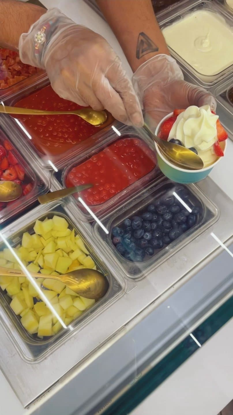 Video review of Yolé Desserts Covent Garden by NordicGirl