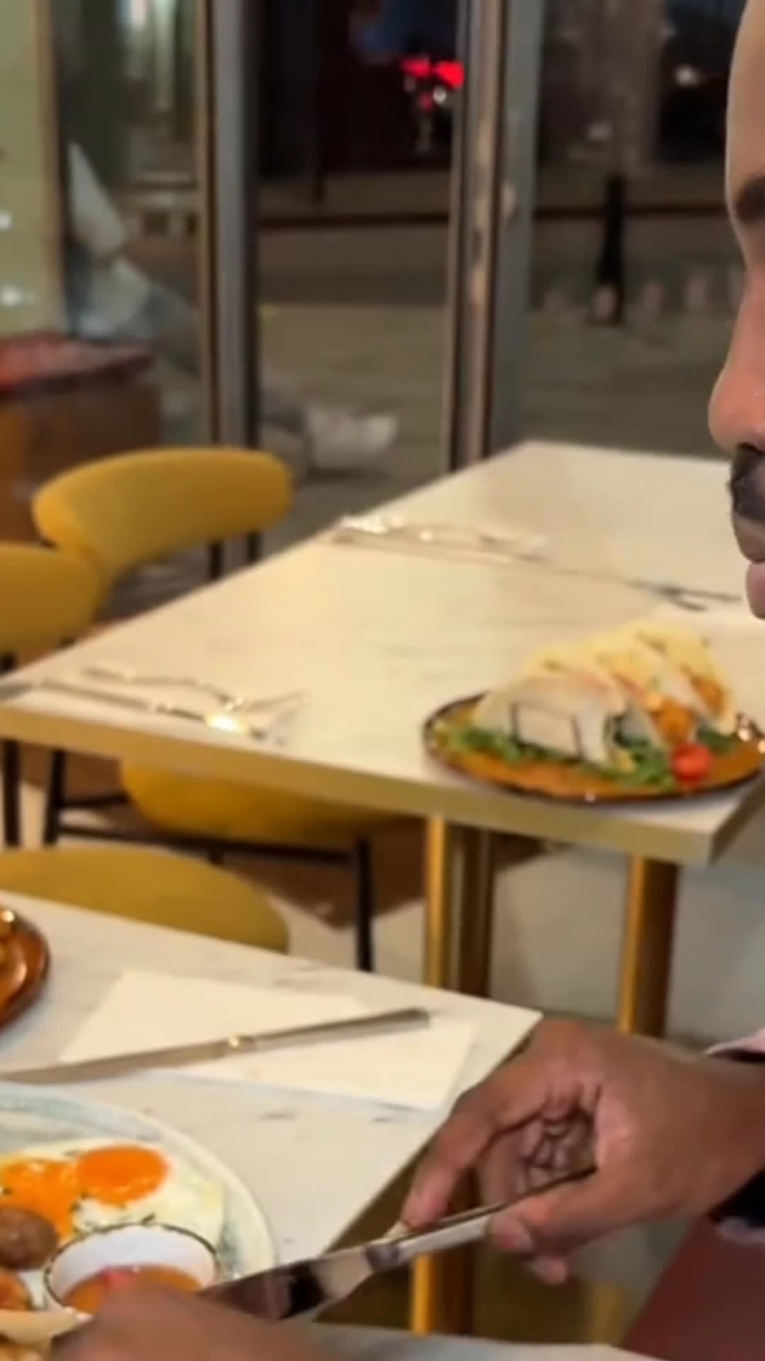 Video review of Vanston Cafe by JJ