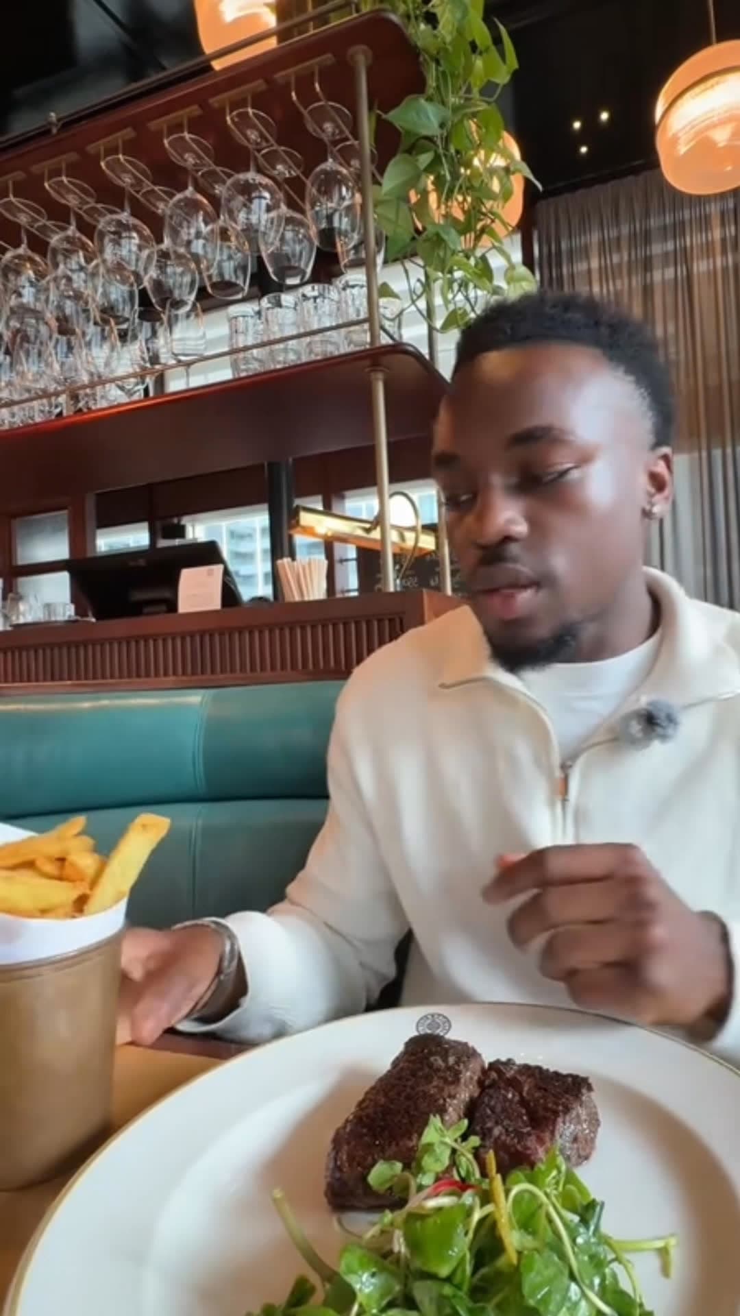 Video review of Hawksmoor Bar Wood Wharf by JJ