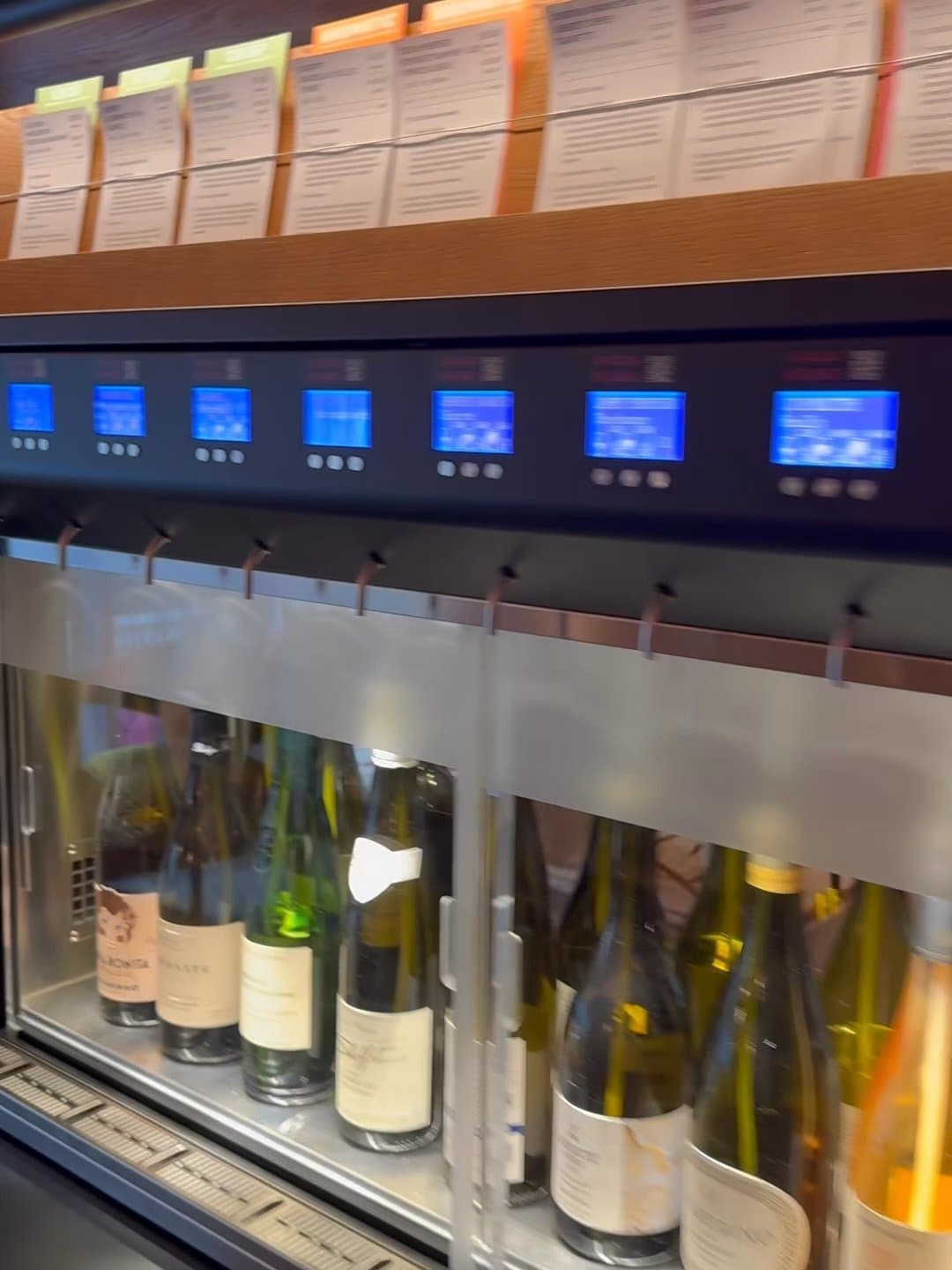 Video review of Vagabond Wines Canary Wharf (Wood Wharf) by Elena