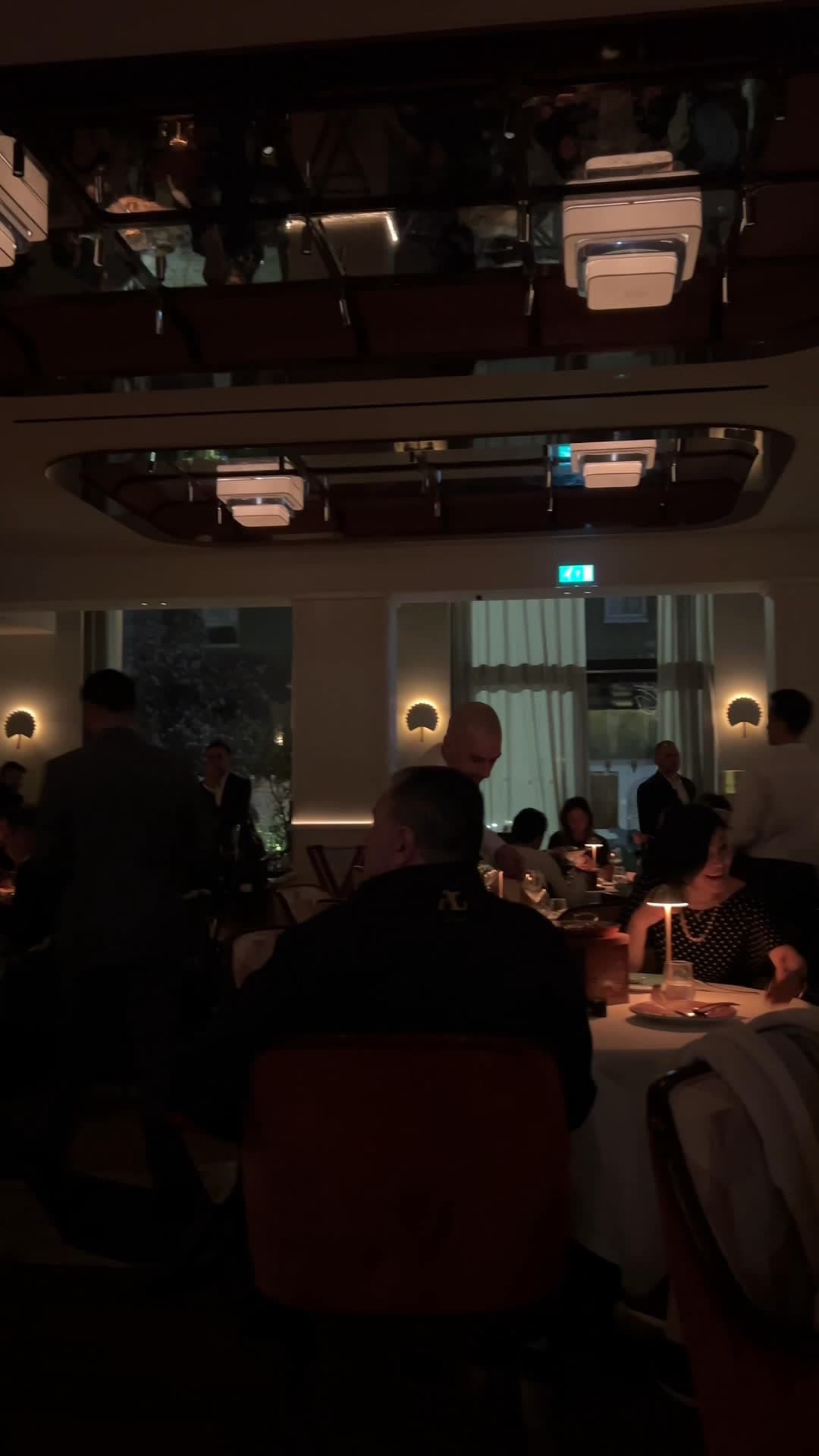 Video review of La Môme London by TableConfidential