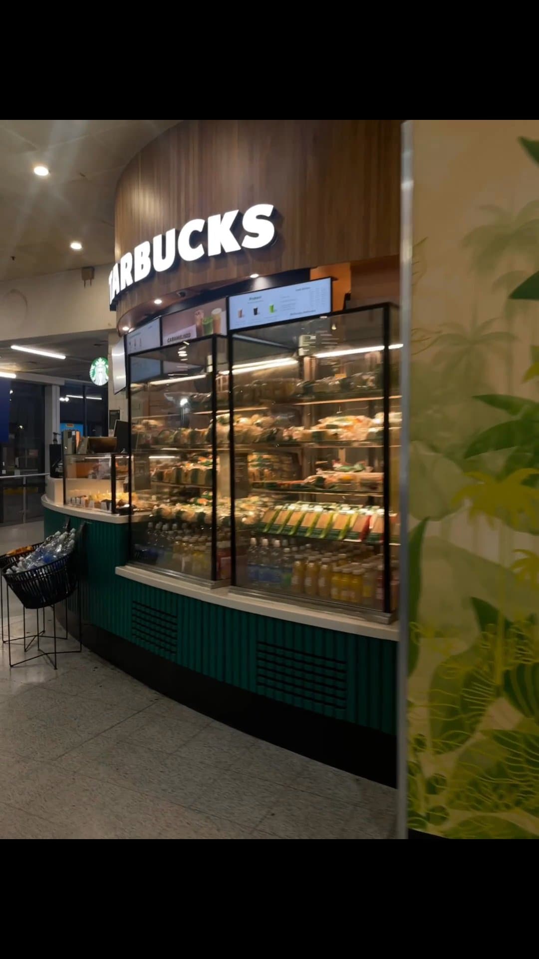 Video review of Starbucks by Adventurer in London