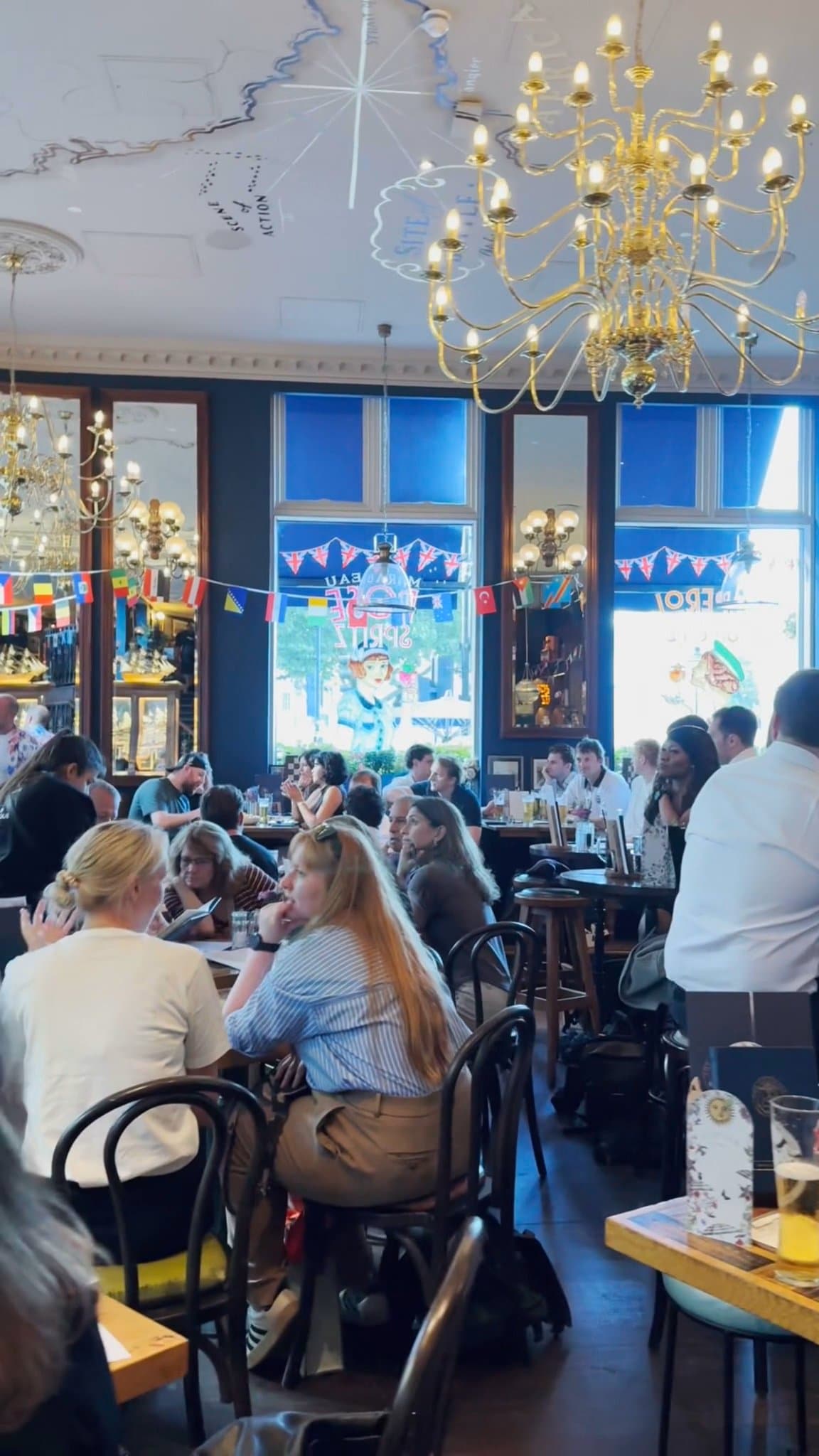 Video review of The Admiralty, Trafalgar Square by Melissa